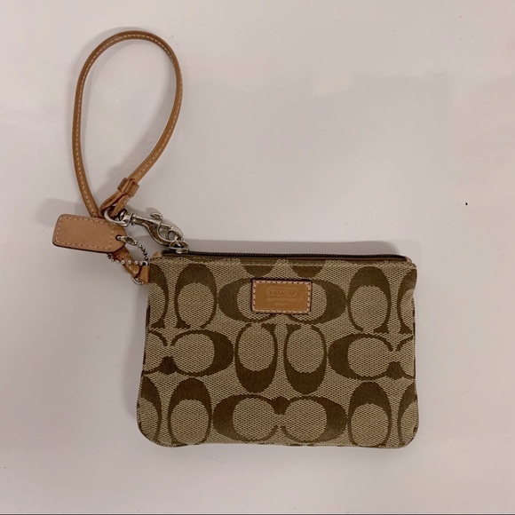 Coach Handbags - Coach wristlet